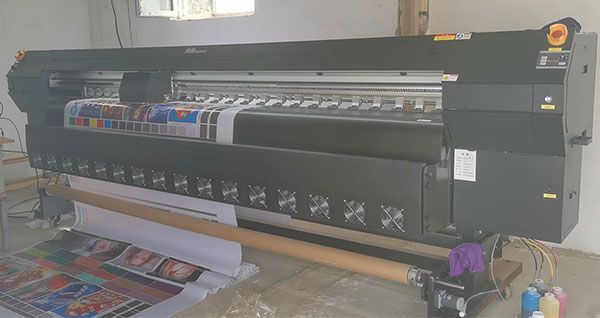 大型廣告加工廠的效率引擎 煥圖噴繪機(jī)突破產(chǎn)能瓶頸.jpg 大型廣告加工廠的效率引擎 煥圖噴繪機(jī)突破產(chǎn)能瓶頸.jpg